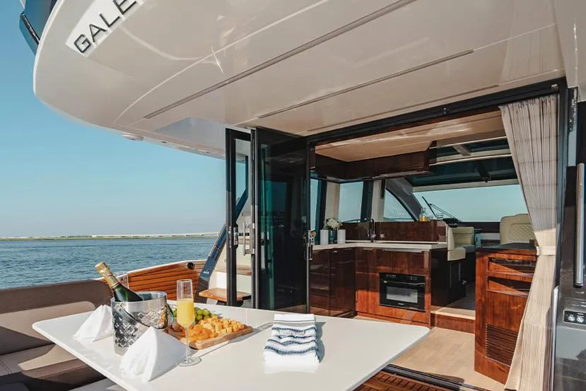 Yacht Photo 15